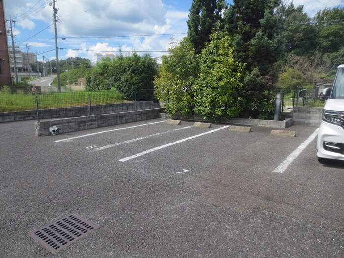 物件外観写真6　(駐車場)
