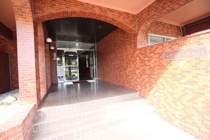 物件外観写真6　(エントランス部分)