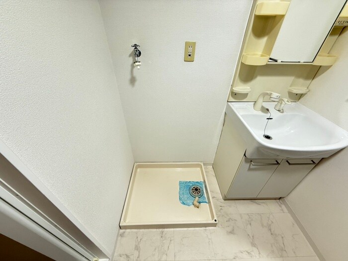 物件内観写真16　(洗濯機置場)