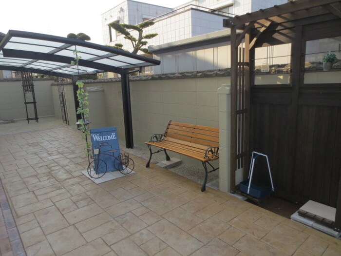 物件外観写真3　(駐輪場)