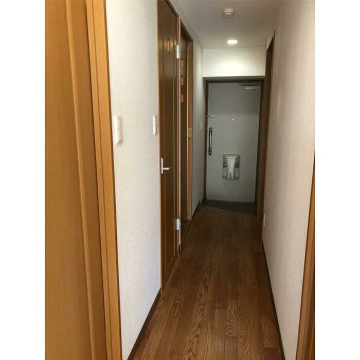 物件内観写真2　(玄関)