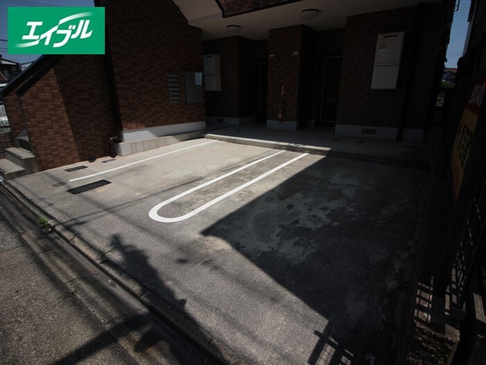 物件外観写真3　(駐車場)