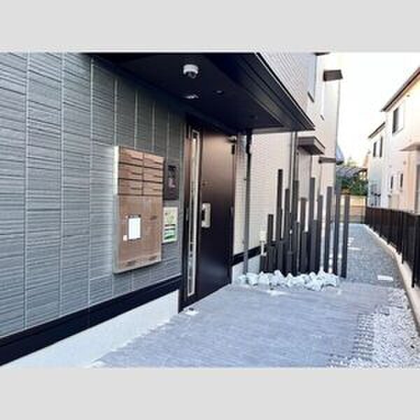 物件外観写真2　(エントランス部分)