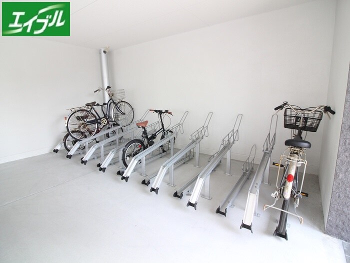 物件外観写真5　(駐輪場)