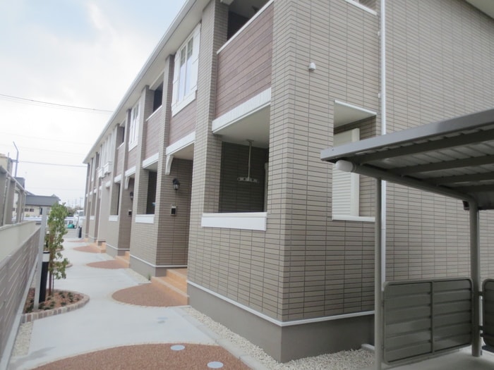 物件外観写真4　(エントランス部分)