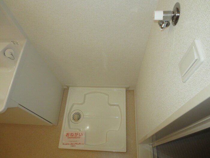 物件内観写真18　(洗濯機置場)