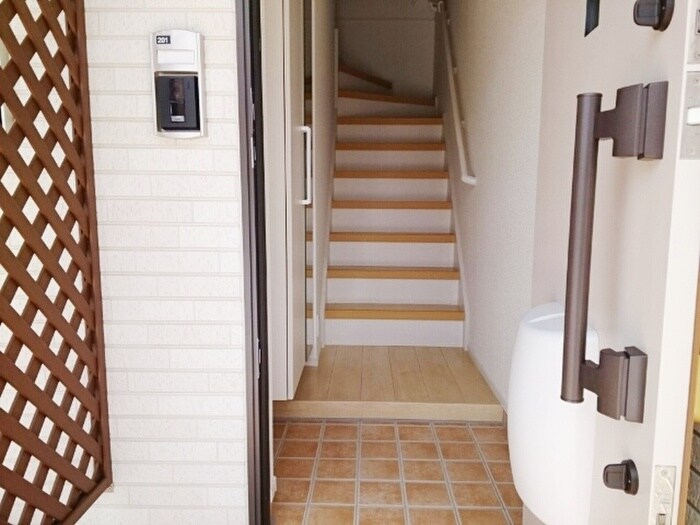 物件内観写真10　(玄関)