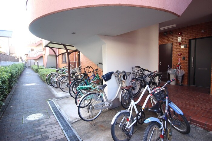 物件外観写真4　(駐輪場)
