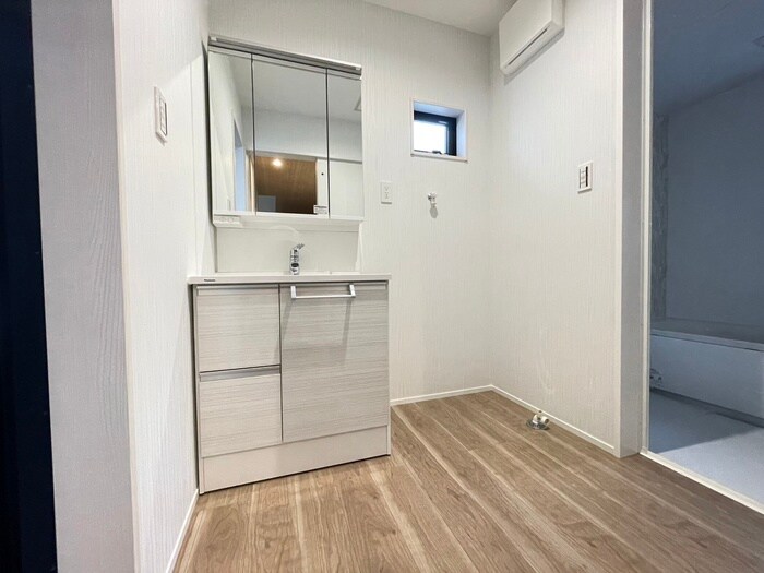 物件内観写真12　(洗濯機置場)