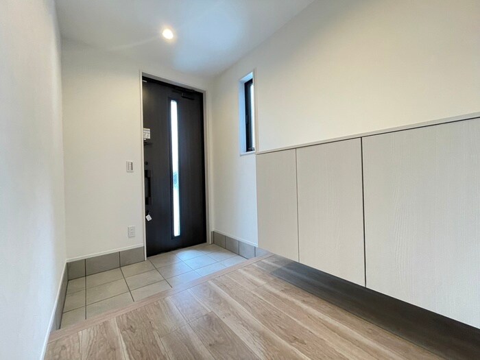 物件内観写真14　(玄関)