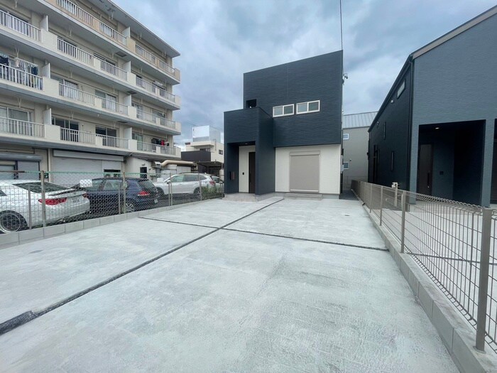 物件外観写真3　(駐車場)