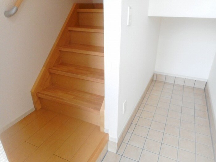 物件内観写真13　(玄関)