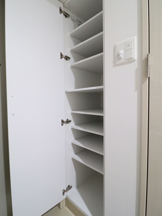 物件内観写真8　(靴箱)