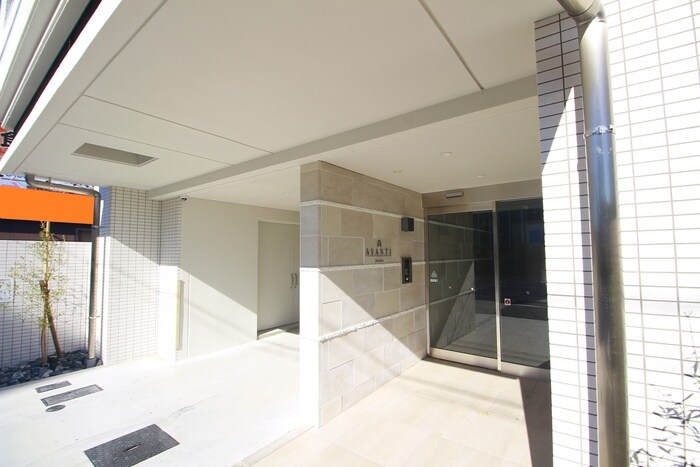 物件外観写真5　(エントランス部分)