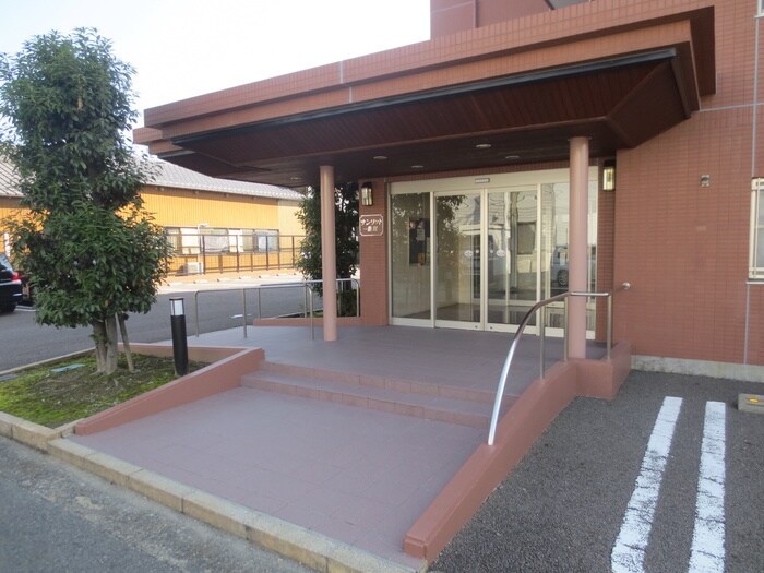 物件外観写真4　(エントランス部分)