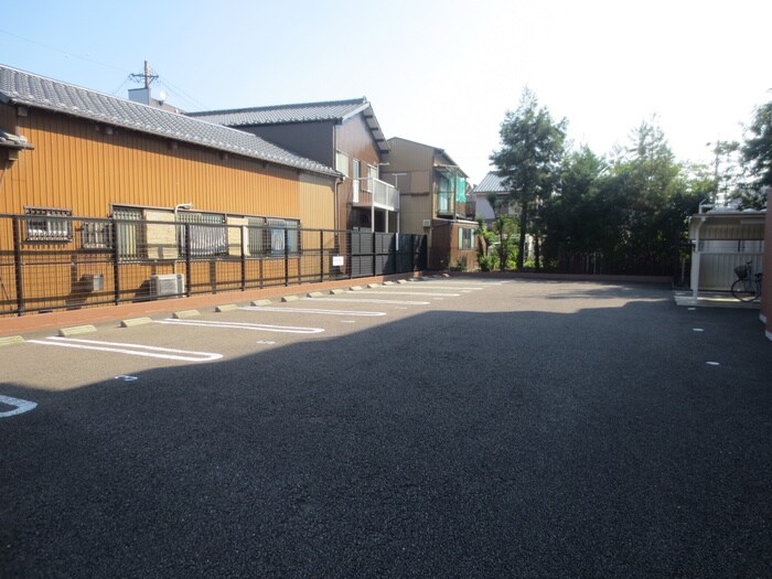 物件外観写真6　(駐車場)