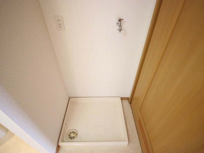 物件内観写真14　(洗濯機置場)