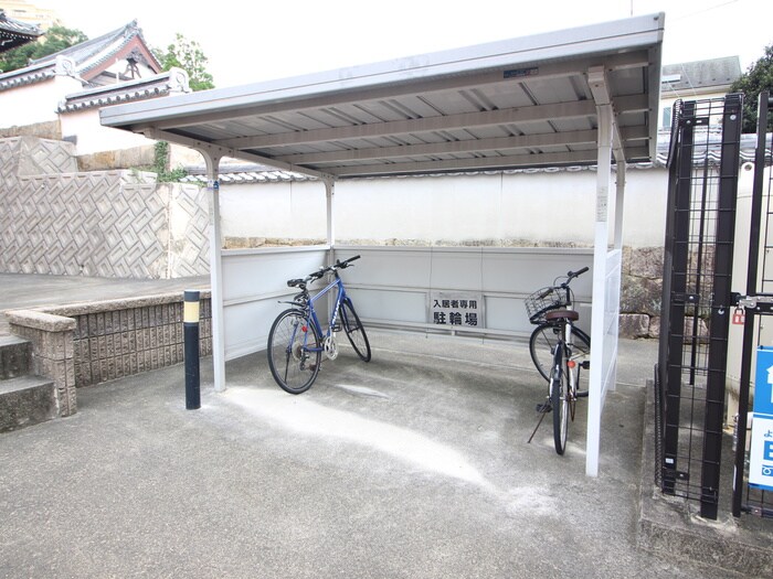 物件外観写真5　(駐輪場)