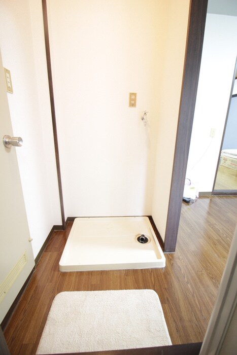 物件内観写真15　(洗濯機置場)