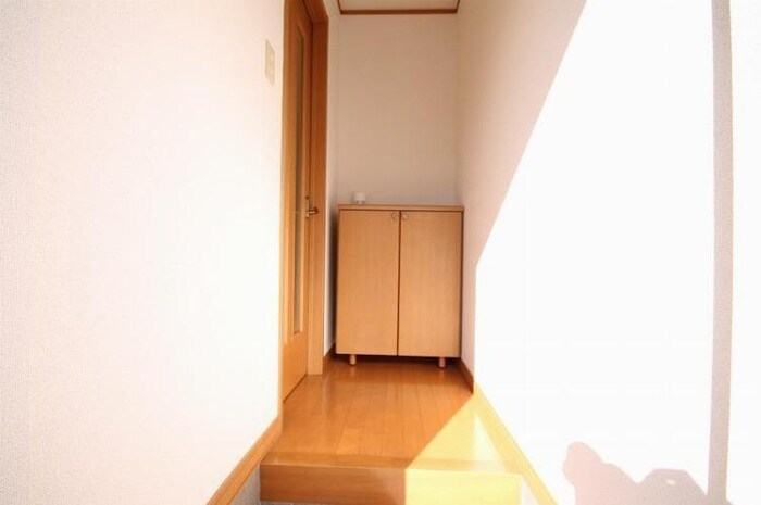 物件内観写真4　(玄関)
