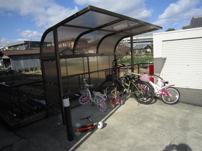 物件外観写真3　(駐輪場)