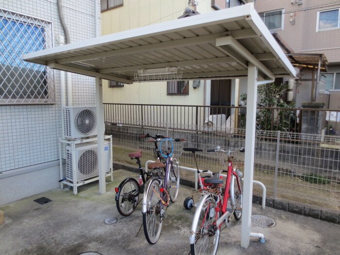 物件外観写真4　(駐輪場)