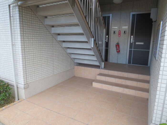 物件外観写真5　(エントランス部分)