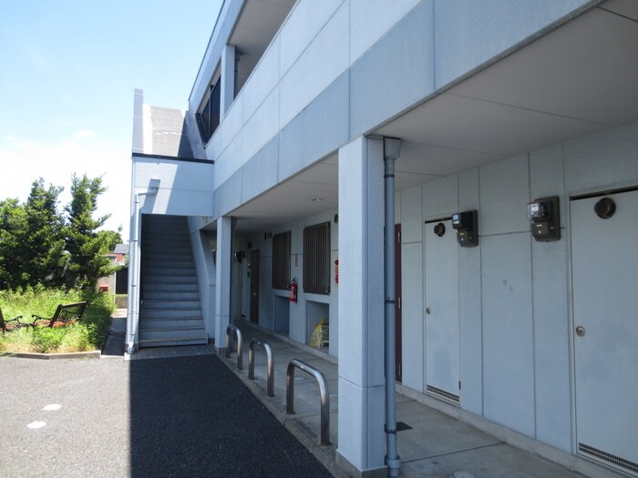 物件外観写真3　(エントランス部分)