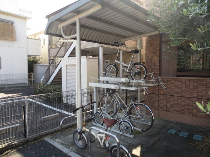 物件外観写真4　(駐輪場)