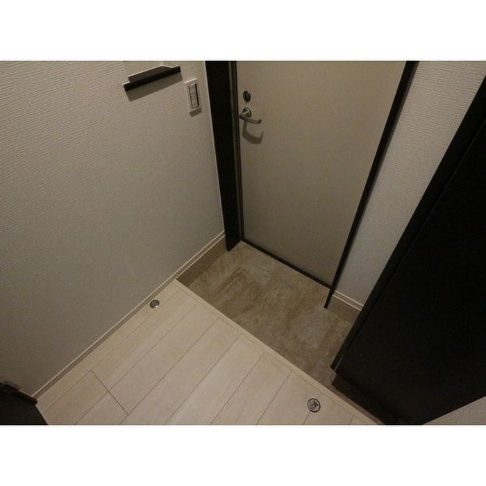 物件内観写真3　(玄関)