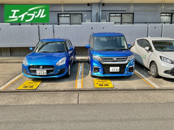 物件外観写真6　(駐車場)