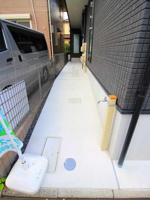 物件外観写真3　(エントランス部分)