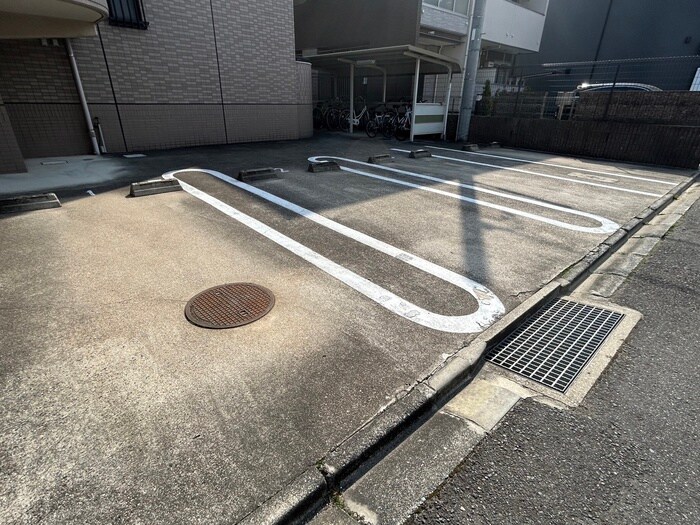 物件外観写真4　(駐車場)