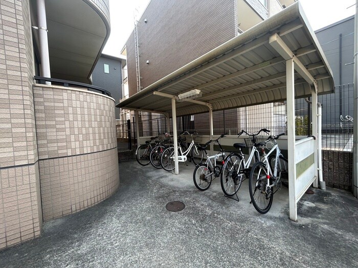 物件外観写真5　(駐輪場)