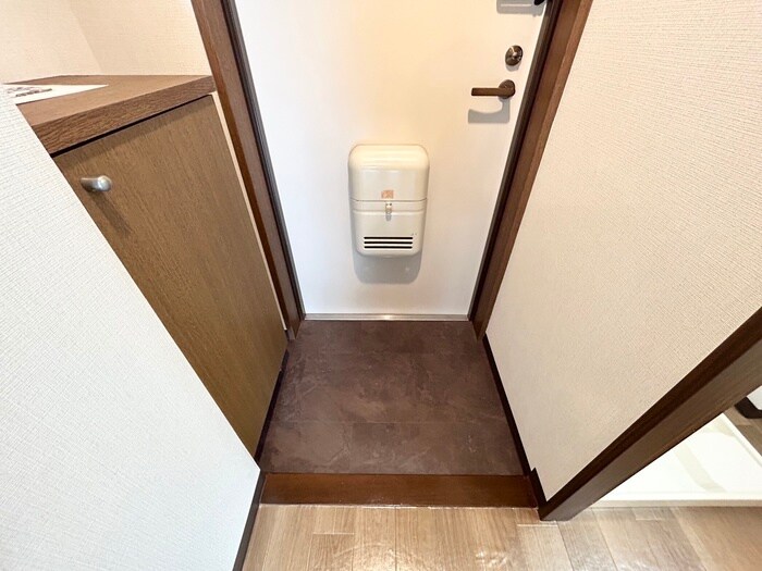 物件内観写真18　(玄関)
