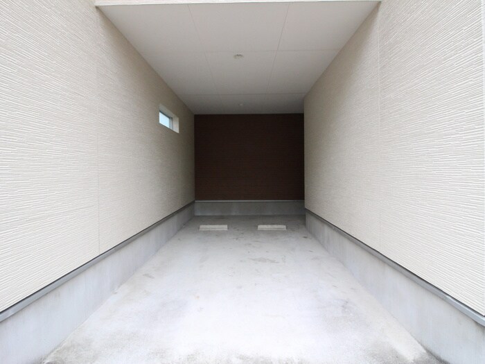 物件外観写真2　(駐車場)