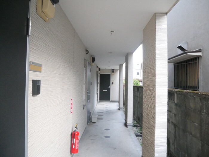 物件外観写真4　(エントランス部分)