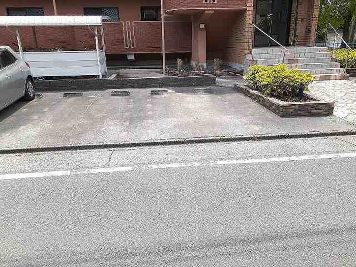 物件外観写真3　(駐車場)