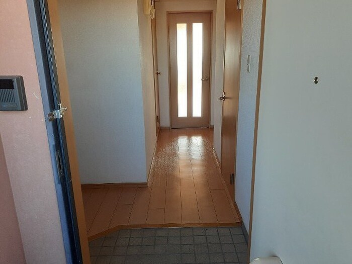 物件内観写真12　(玄関)