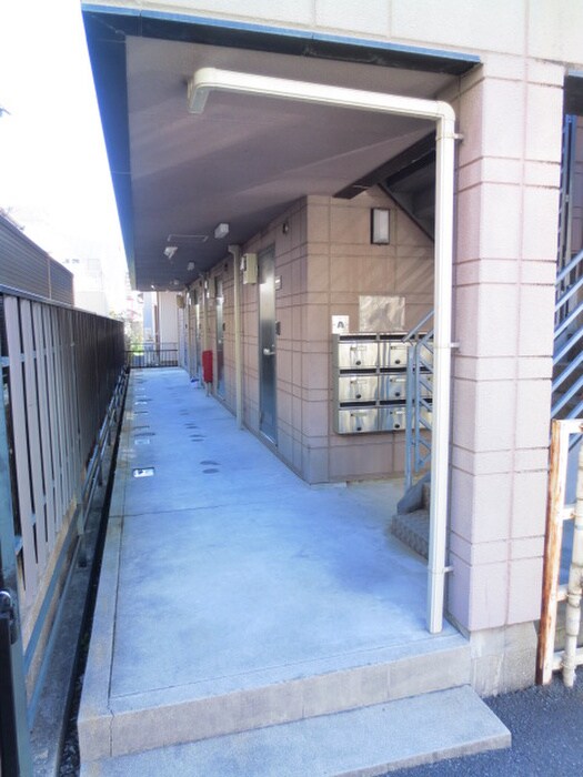 物件外観写真5　(エントランス部分)