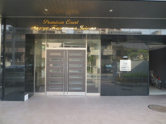 物件外観写真4　(エントランス部分)