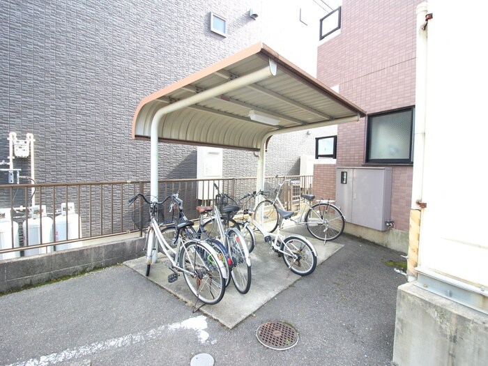 物件外観写真3　(駐輪場)