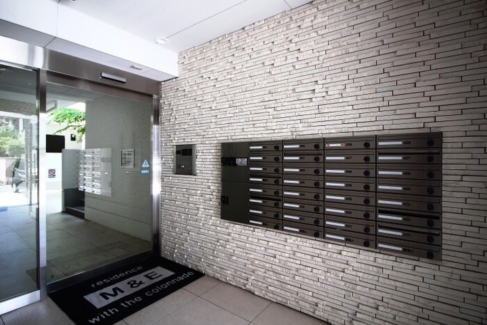 物件外観写真3　(エントランス部分)