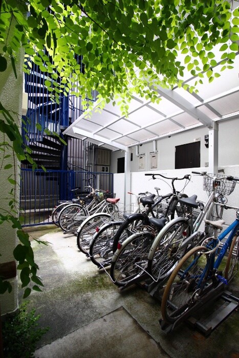 物件外観写真4　(駐輪場)