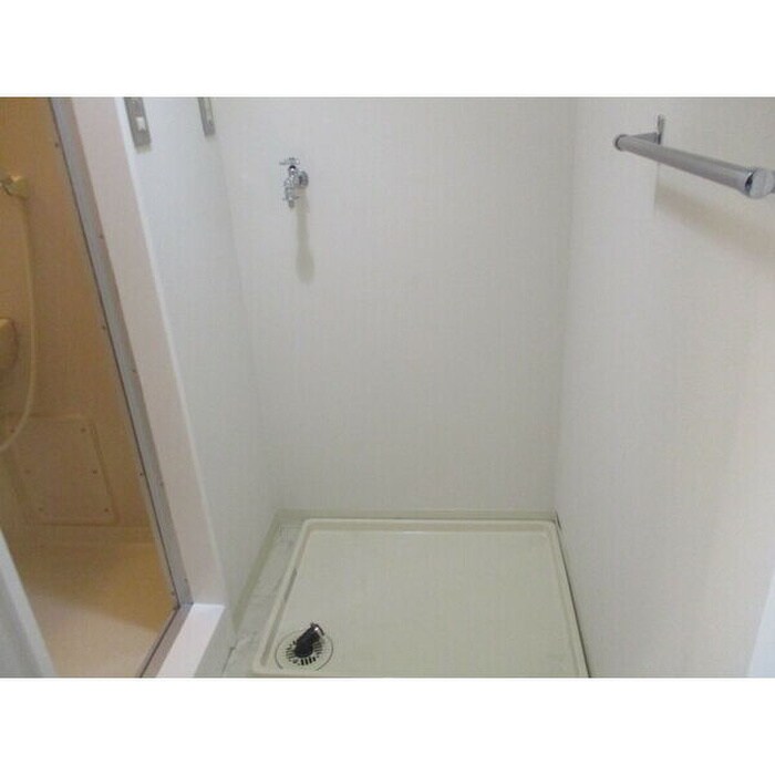 物件内観写真11　(洗濯機置場)