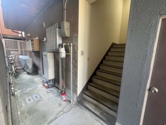 物件外観写真2　(エントランス部分)