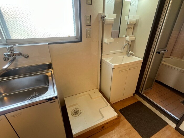物件内観写真14　(洗濯機置場)