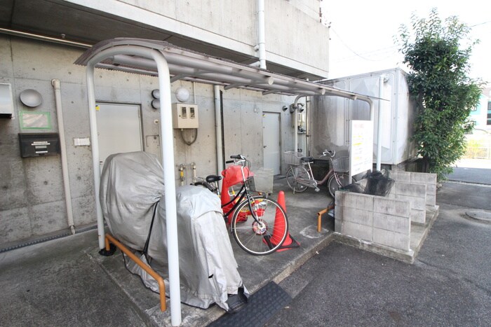 物件外観写真5　(駐輪場)