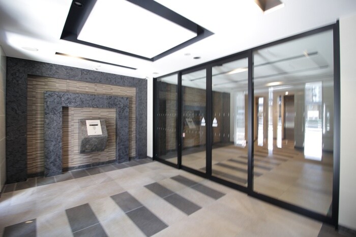 物件外観写真5　(エントランス部分)