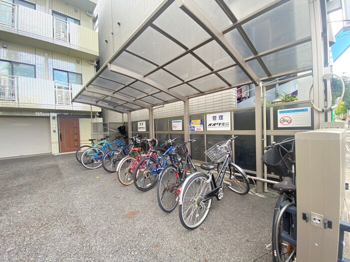 物件外観写真4　(駐輪場)